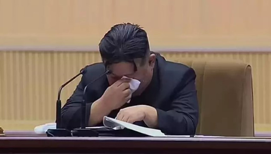 Kuzey Kore lideri Kim Jong-un, daha fazla çocuk sahibi olma çağrısında bulunurken gözyaşlarına hakim olamadı