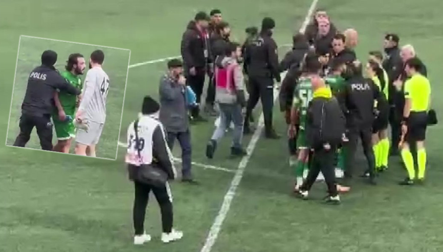 Futbolcular ve hakem arasında gerginlik Çevik kuvvet müdahale etti...
