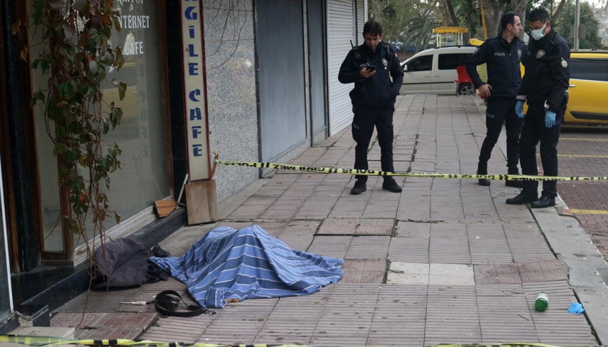 Bekçiler hastaneye gitmesi için ikna etmeye çalışmıştı... O evsiz, ölü bulundu