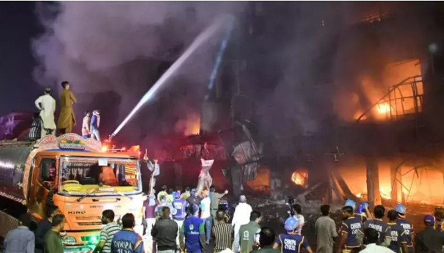 Pakistan’da mobilya çarşısında yangın: 5 ölü