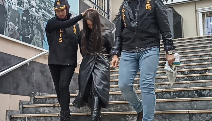 Müstehcenlik suçlamasıyla gözaltına alınmıştı... Sosyal medya fenomeni Gizem Bağdaçicekin ifadesi ortaya çıktı Müstehcenlik suçlamasıyla gözaltına alınmıştı... Sosyal medya fenomeni Gizem Bağdaçicekin ifadesi ortaya çıktı