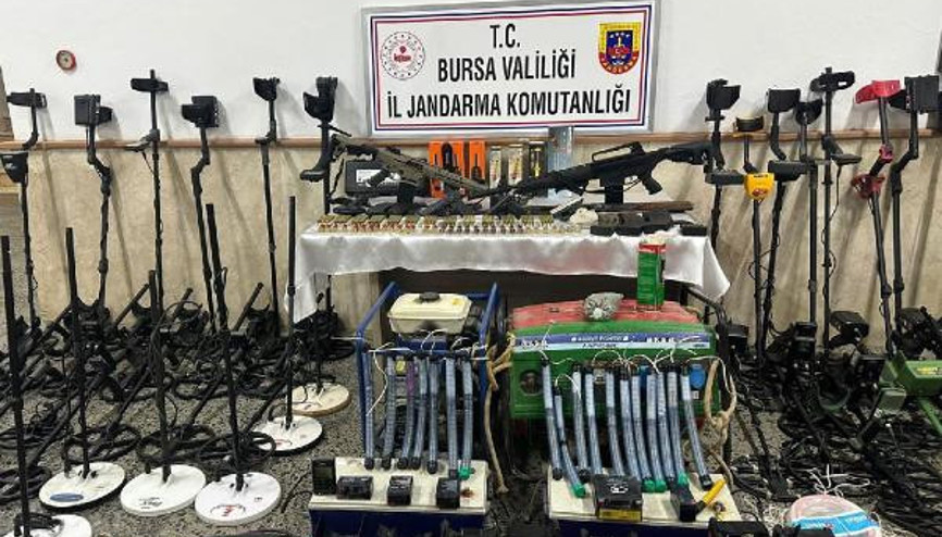 Bursada tarihi eser kaçakçısı baba-oğul-torun yakalandı: 46 sikke ele geçirildi