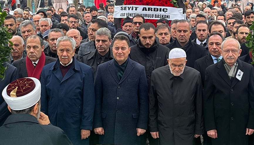 Ali Babacanın annesi, son yolculuğuna uğurlandı