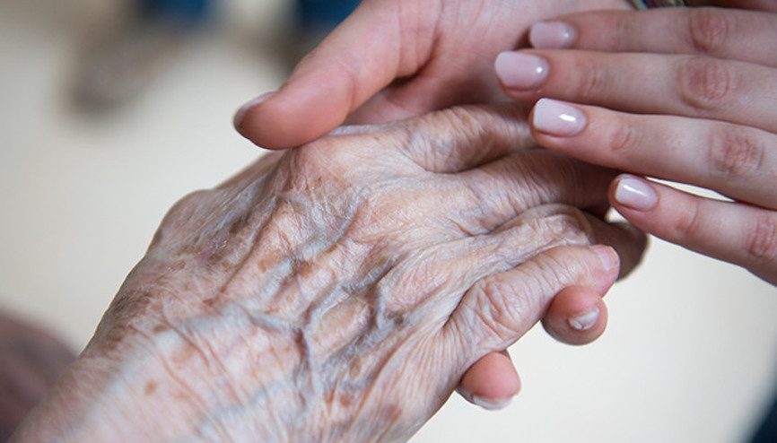 Yaşlanan Almanya’da yüz binlerce bakıcı açığı Yaşlanan Almanya’da yüz binlerce bakıcı açığı