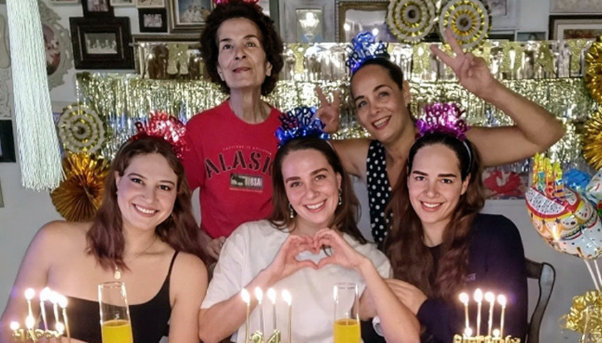 Bu fotoğrafta iki Türkiye güzeli var