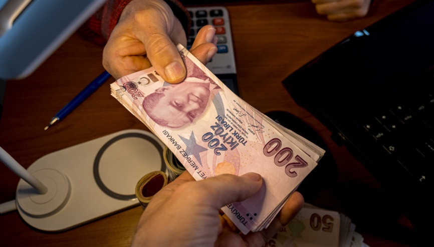 EV HANIMLARINA EMEKLİLİK BAŞVURUSU | Ev hanımlarına emeklilik şartları neler Ev hanımlarına emeklilik yasası çıktı mı, toplu ödeme mi yapılacak İşte son durum