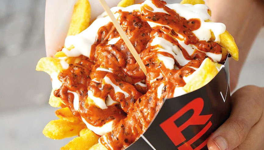 Külahında bolca sosla