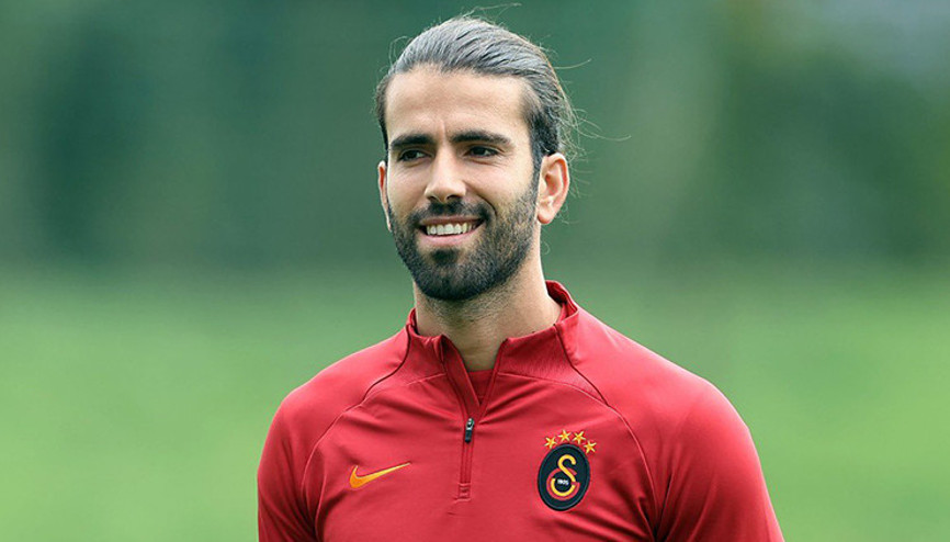 Galatasarayda Sergio Oliveira talihsiz bir sakatlık yaşadı Portekizli yıldızın tedavi süreci nasıl gerçekleşecek, Fenerbahçe derbisine yetişecek mi