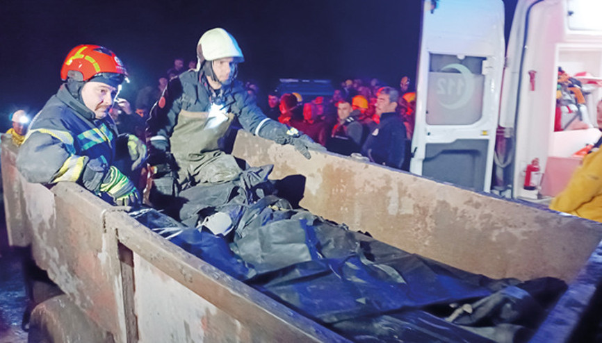 Ölüm yolu: 2 ölü 1 yaralı