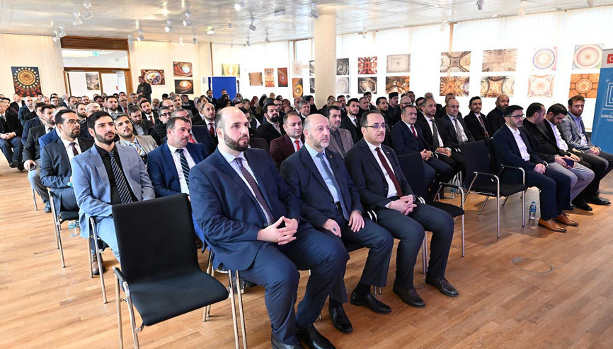 Umre kafile görevlilerine seminer