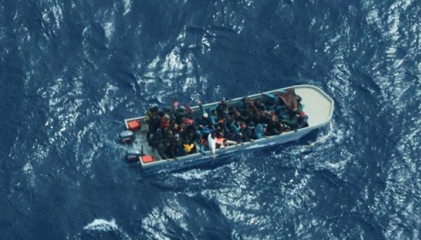 Libya açıklarında facia...Göçmen teknesi battı: 61 kayıp