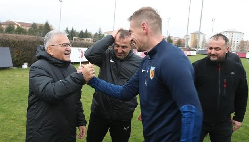 Başkan Büyükkılıçtan Fenerbahçe maçı öncesi Kayserispora moral ziyareti