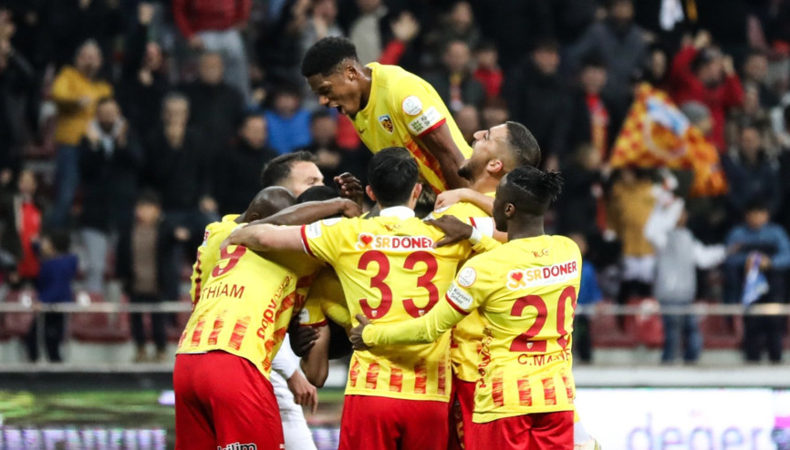 Kayserispor, Fenerbahçeyi mağlup ederek iç sahada ki yenilmezlik serisini sürdürmek istiyor