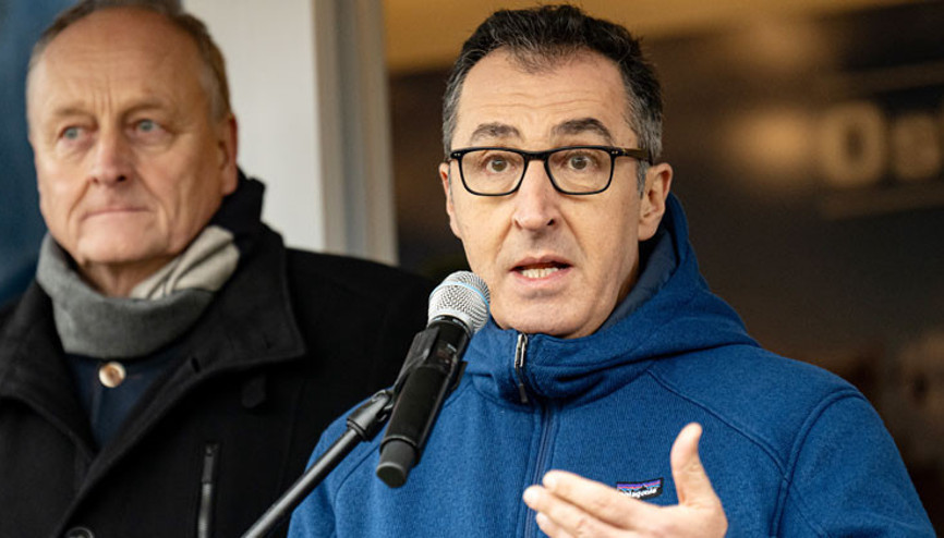 Cem Özdemir’e skandal sözler: Bakan da olsan Türk’sün