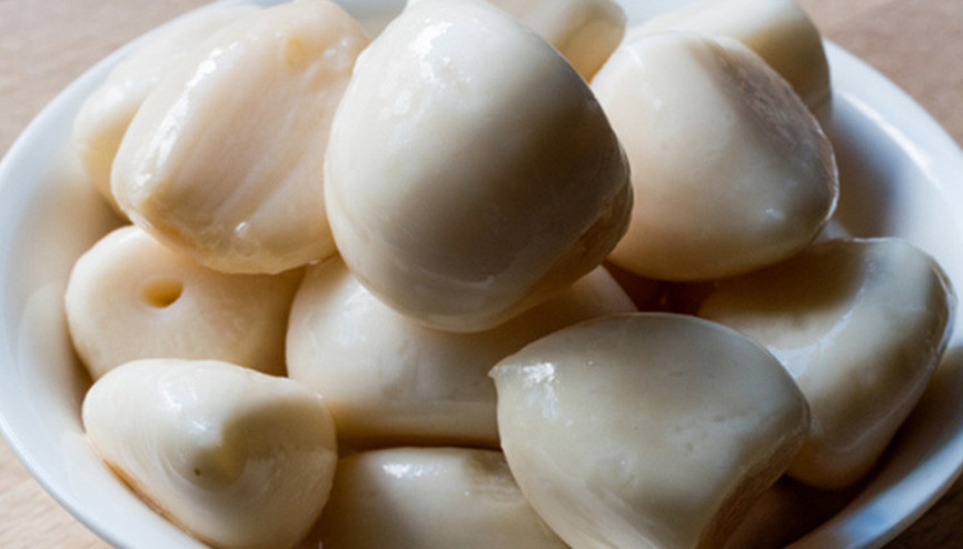 Çürümeden aylarca taze kalacak Soyulmuş veya kabuklu sarımsaklarınızı saklarken... Çürümeden aylarca taze kalacak Soyulmuş veya kabuklu sarımsaklarınızı saklarken...