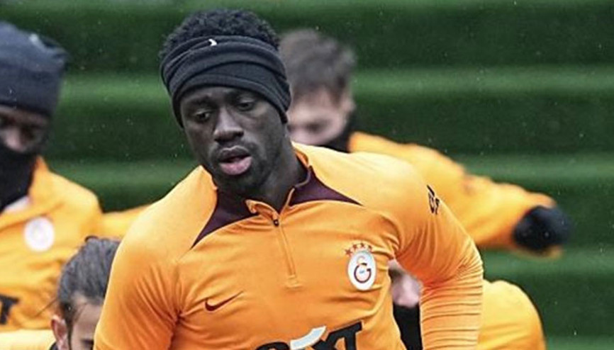 Galatasarayda Davinson Sanchez, Fenerbahçeye karşı sahada olacak mı