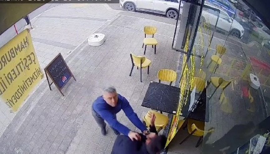 İlçe Emniyet müdürü Özburun eski polis memurunu darbetti İstanbul Emniyetinden açıklama geldi İlçe Emniyet müdürü Özburun eski polis memurunu darbetti İstanbul Emniyetinden açıklama geldi