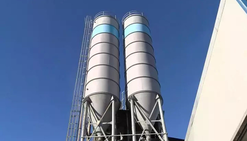 Beton mikserine düşen işçi hayatını kaybetti