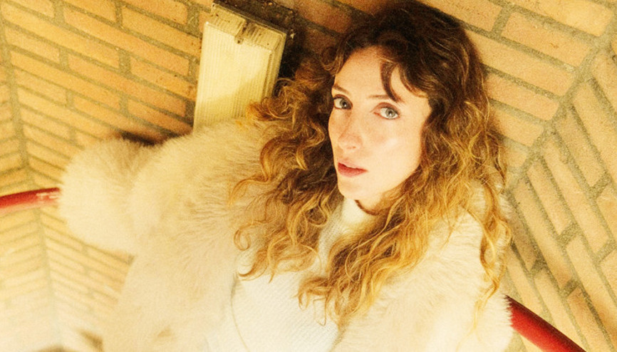 Şarkılar yapmacık sözlerle dolu