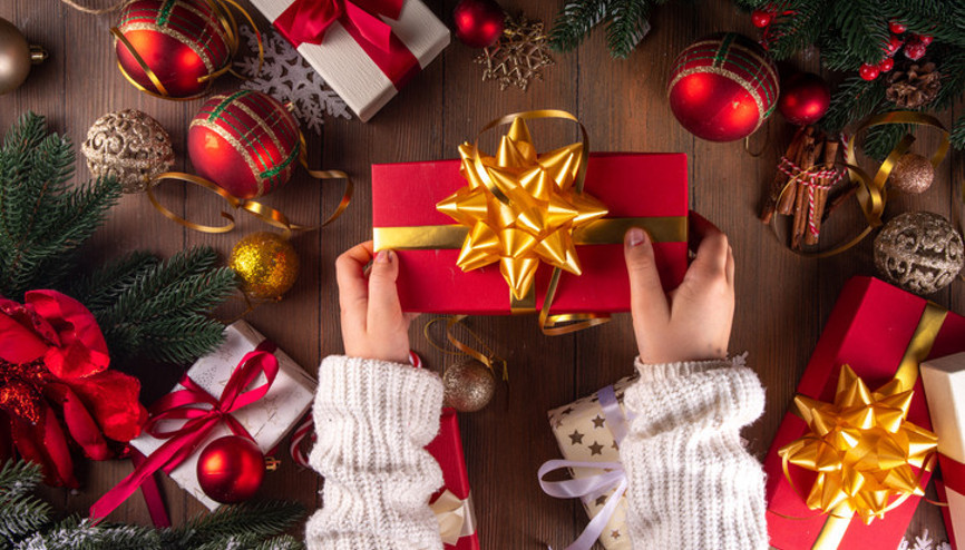 YILBAŞI HEDİYE FİKİRLERİ VE ÖNERİLERİ 2025: Sevgiliye, eşe, arkadaşa, kadın ve erkek yılbaşı hediye fikirleri