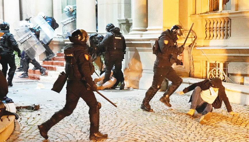Belgrad neden karıştı... Sokaklar gergin polis teyakkuzda Belgrad neden karıştı... Sokaklar gergin polis teyakkuzda