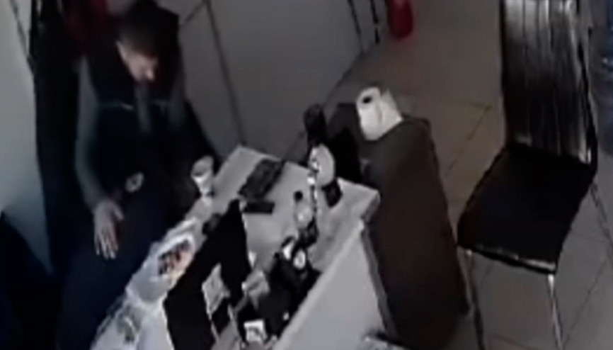 Heimlich manevrası ile hayata döndü