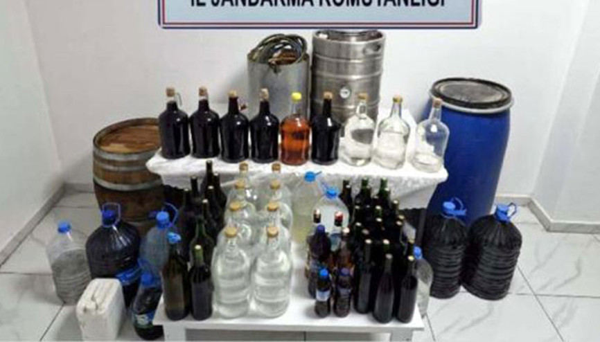 Balıkesirde 2 bin 587 litre sahte ve kaçak içki ele geçirildi; 11 gözaltı