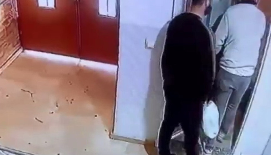 Adım adım takip edildiler Ambulansla uyuşturucu yapan sağlık personelleri yakalandı Adım adım takip edildiler Ambulansla uyuşturucu yapan sağlık personelleri yakalandı