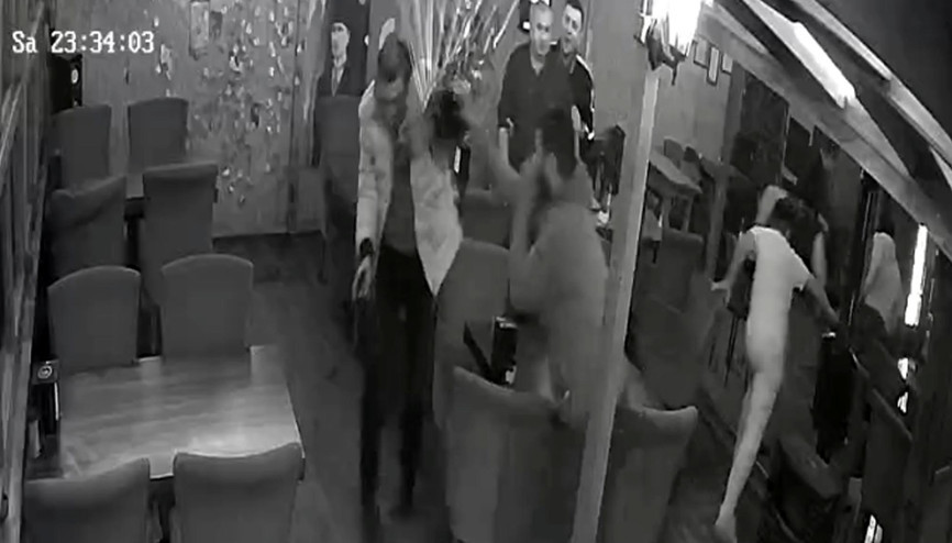 Kafede yüksek ses cinayeti; o anlar saniye saniye görüntülendi