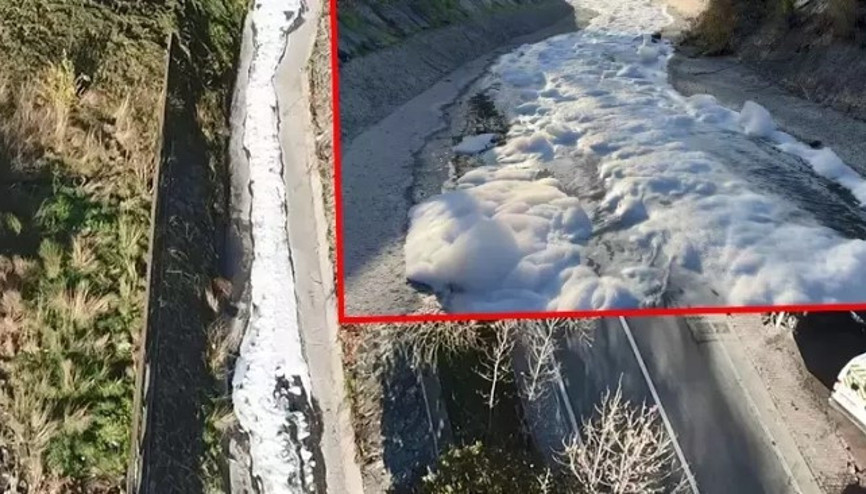Esenyurtta dere yine köpürdü Esenyurtta dere yine köpürdü