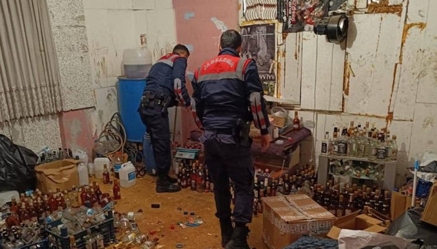 Gebzede piyasa değeri 1 milyon TL olan 1023 şişe kaçak içki ele geçirildi
