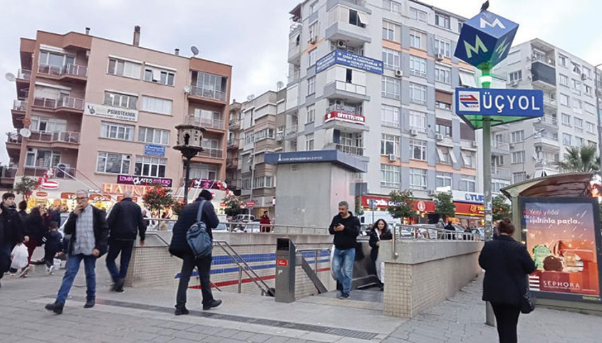 İzmirde metroda yürüyen merdiven kazası: 5 yaralı