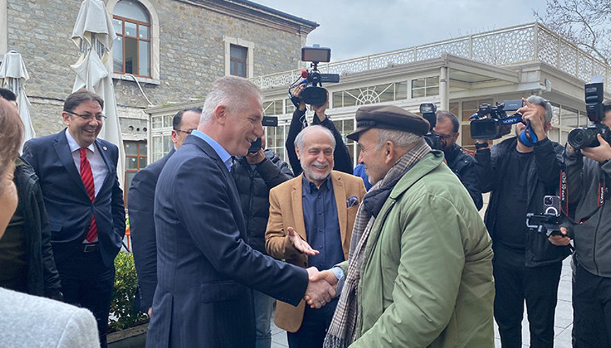 Vali Gül ile yaşlı adamın diyalogu güldürdü: Ağabey ben evlenmek istiyorum