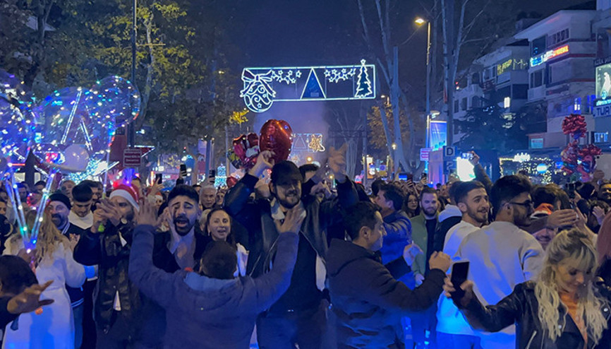 Türkiye yeni yıla coşkuyla girdi