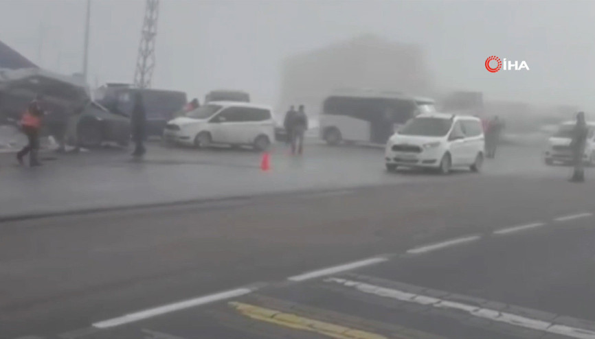 Bitlis’te zincirleme kaza: 18 yaralı