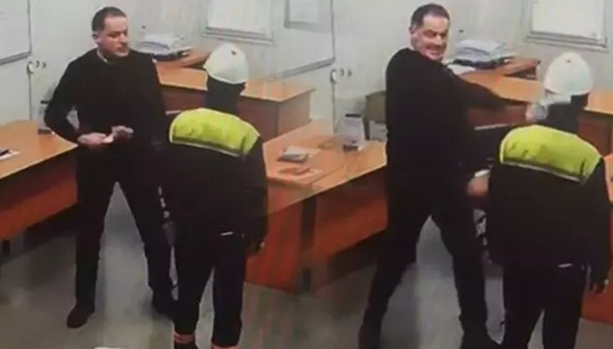 Kocaelide işçilerin yemek ve servisinin kesildiği iddia edilmişti... Patrondan personele skandal hareket kamerada