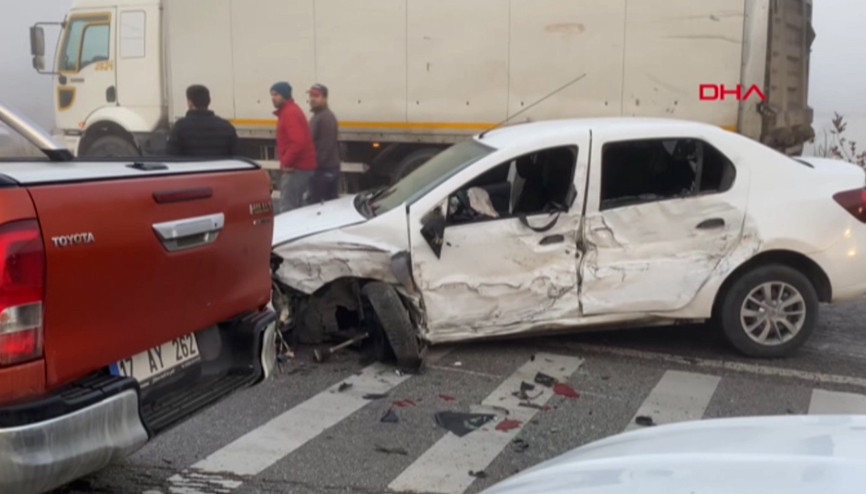 Çanakkalede zincirleme trafik kazası: 4 yaralı