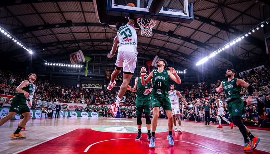 Pınar Karşıyaka evinde avantajı aldı