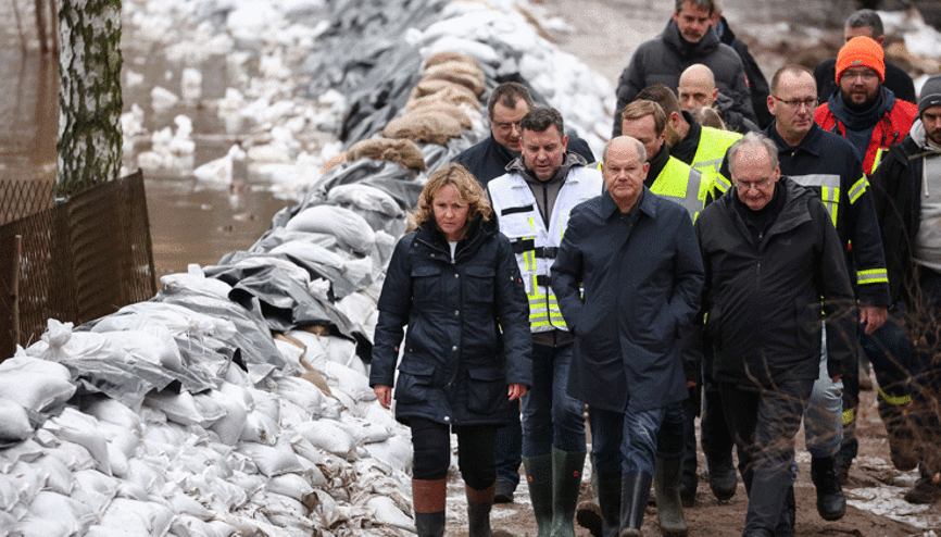 Çizmelerini giyip sel bölgesine gitti