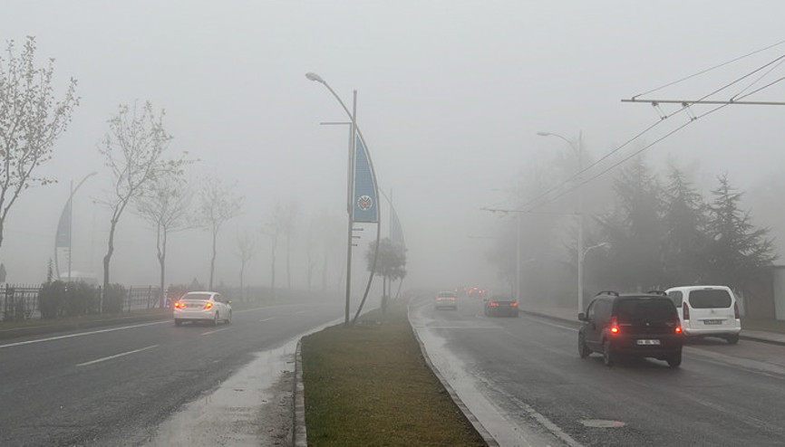 Malatyada sis: Görüş mesafesi 10 metreye kadar düştü