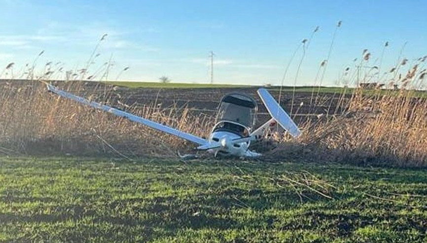 Bursada eğitim uçağı zorunlu iniş yaptı Pilot tedbir amaçlı hastaneye kaldırıldı