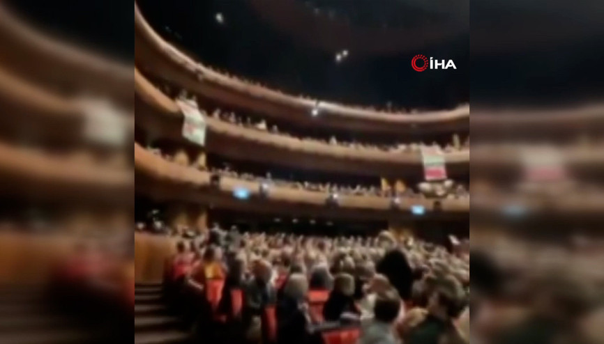 Osloda aktivistlerden, Ulusal Opera Binasında Gazzede soykırımı durdurun çağrısı