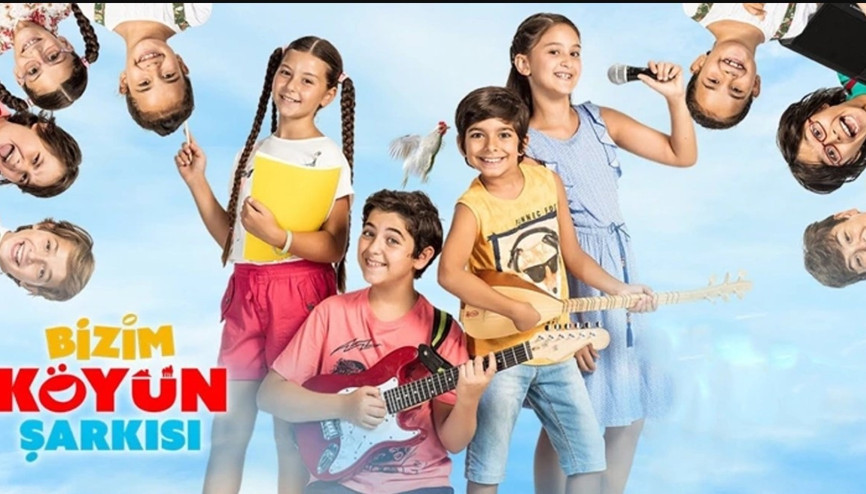 Bizim Köyün Şarkısı oyuncuları ile dikkat çekiyor.. Bizim Köyün Şarkısı filmi nerede çekildi Konusu ve oyuncu kadrosu detayları