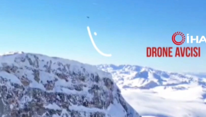 Erzincan’da kartal drone avladı