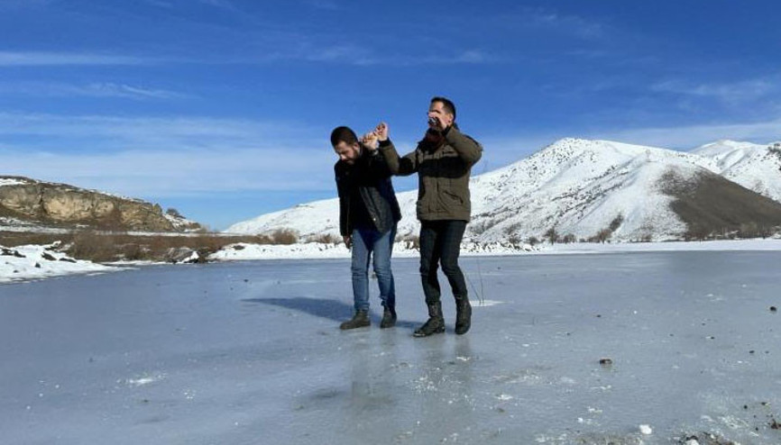 Bitlis’te göletler dondu