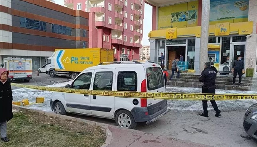 Kargo şubesinde dağıtım öncesi zirai ilaç tenekesi patladı: 4 çalışan hastaneye kaldırıldı