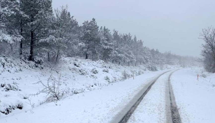 Lapseki’nin yüksek kesimlerinde kar kalınlığı 15 santimetreye ulaştı