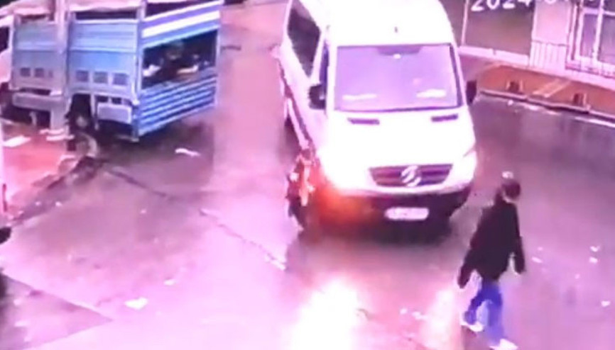 Sultangazide korkunç kaza Servis aracının altında kalan çocuk hayatını kaybetti