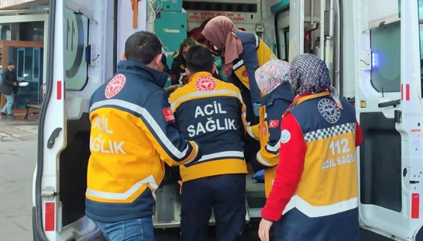 Konyada korkunç ölüm: Çatıdan otomobilin üzerine düştü
