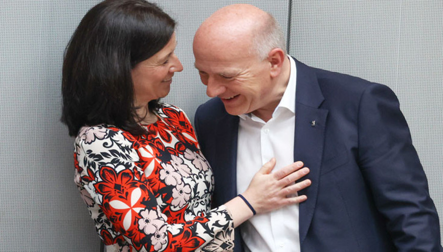 Aşkla işi ayırdılar